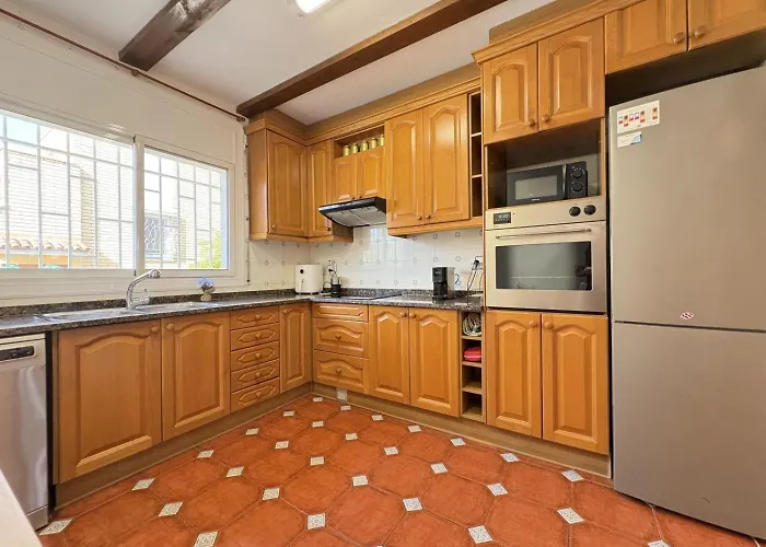 Charming Catalan With Pool & Views Кунит
