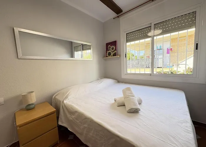 Charming Catalan With Pool & Views Кунит
